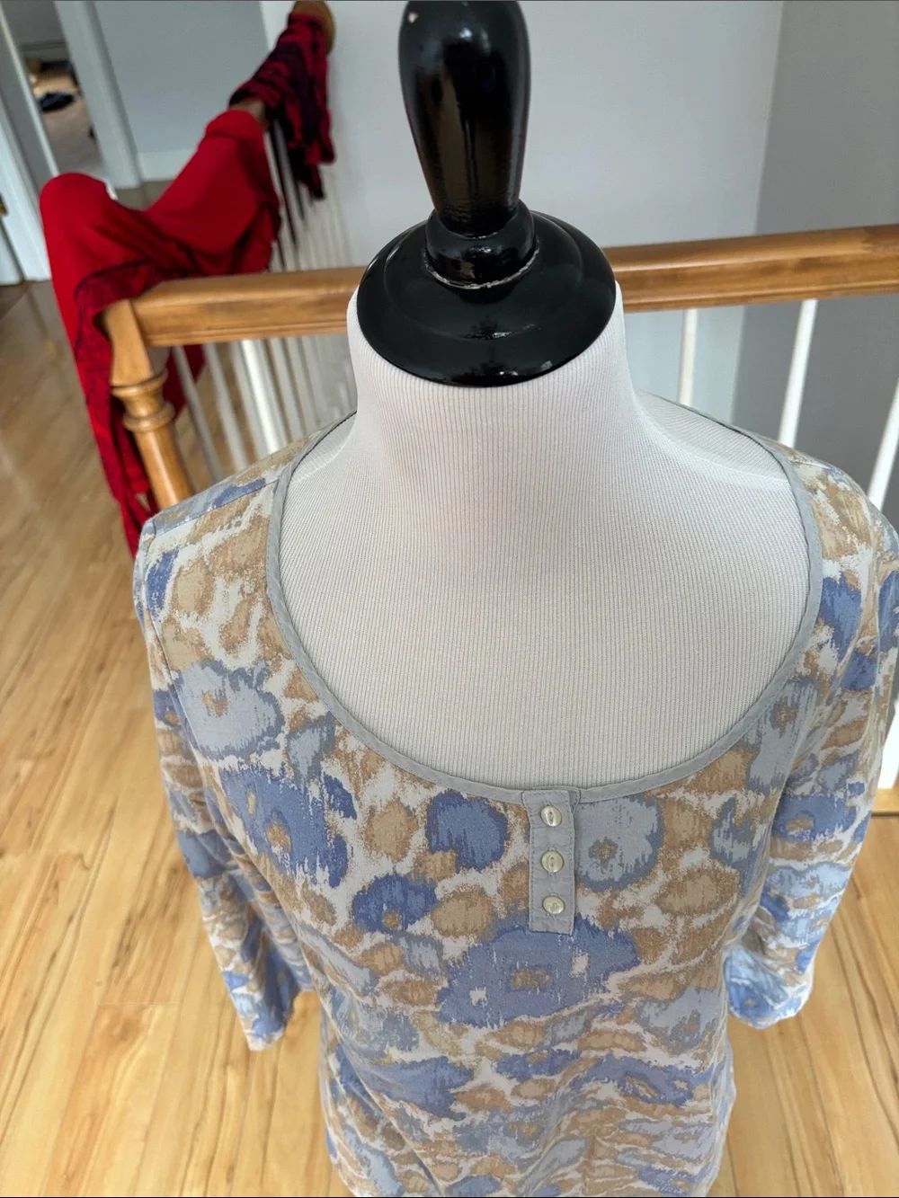 J. Jill Scoop Neck Floral Long Sleeve Top in Light Blue and Cream - Picture 4 of 6